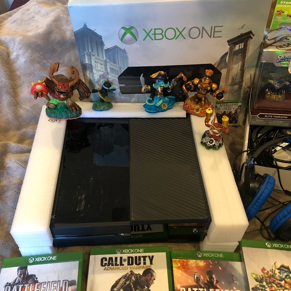 XBOXONE Bundle - Picture 2 of 7